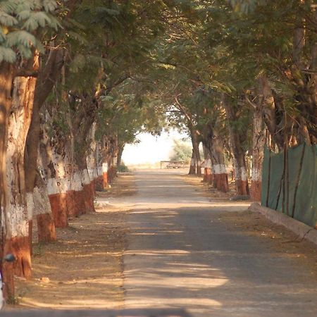 Laxmi Film City Resort Vadodara Exterior foto
