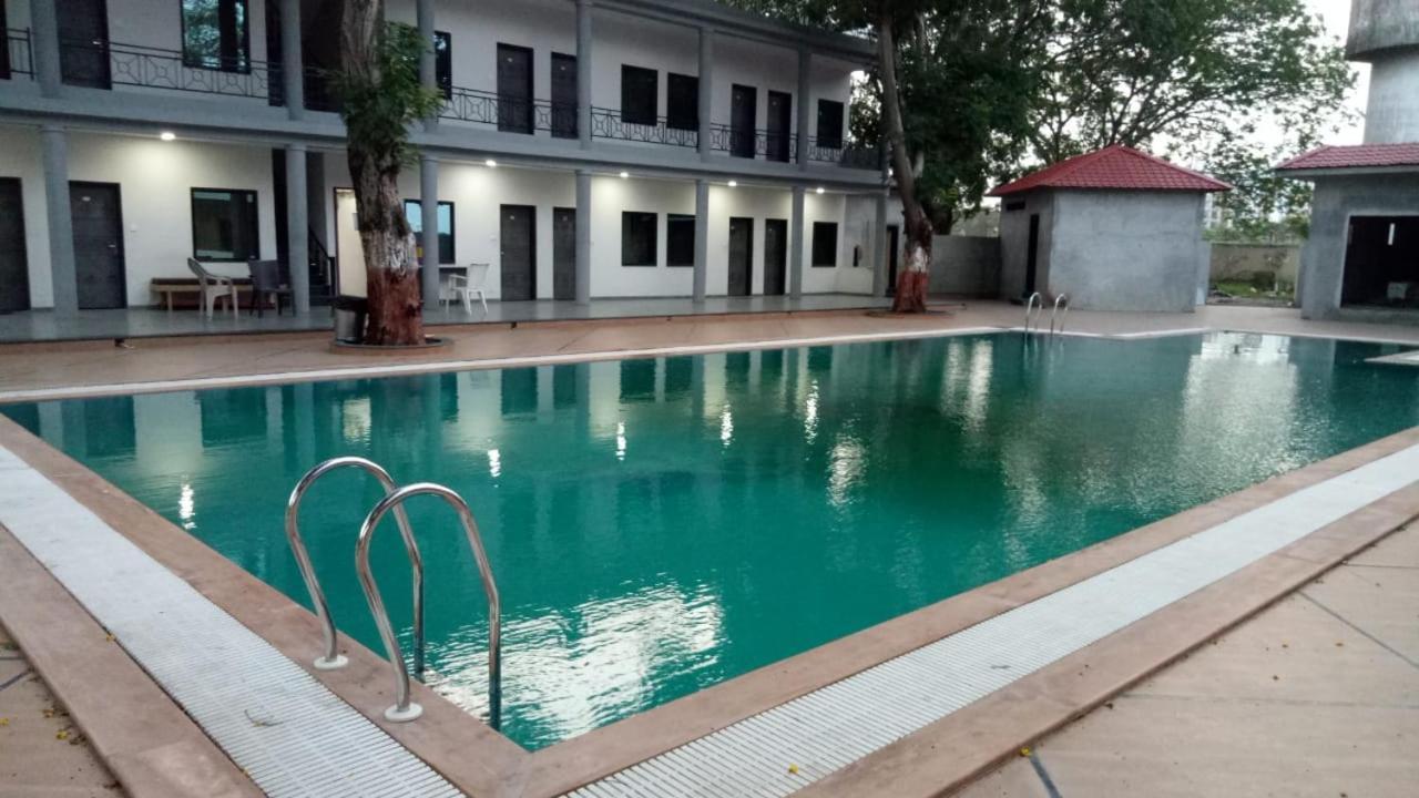 Laxmi Film City Resort Vadodara Exterior foto