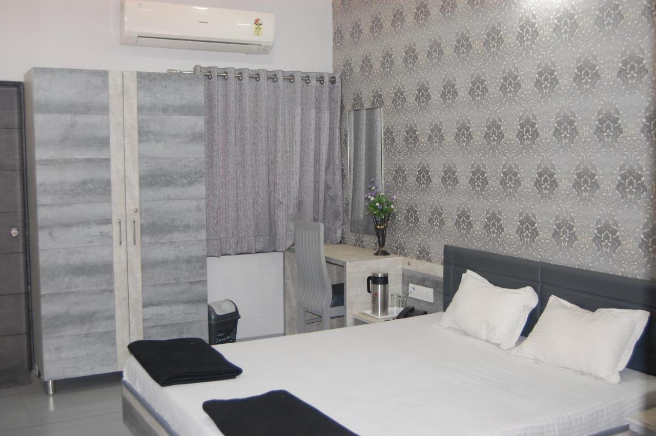 Laxmi Film City Resort Vadodara Exterior foto