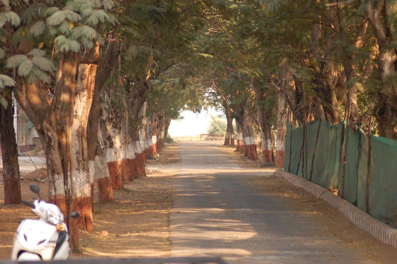 Laxmi Film City Resort Vadodara Exterior foto